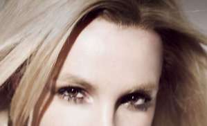 脸蛋天生白里透红是红血丝吗?要怎么治疗? 脸蛋天生白里透红是红血丝吗?要怎么治疗?