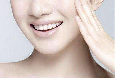 自体脂肪丰太阳穴收费价目表，大约多少钱？