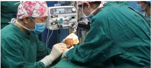 在西京医院整形外科做的假体隆胸，若干年后可以取出假体吗