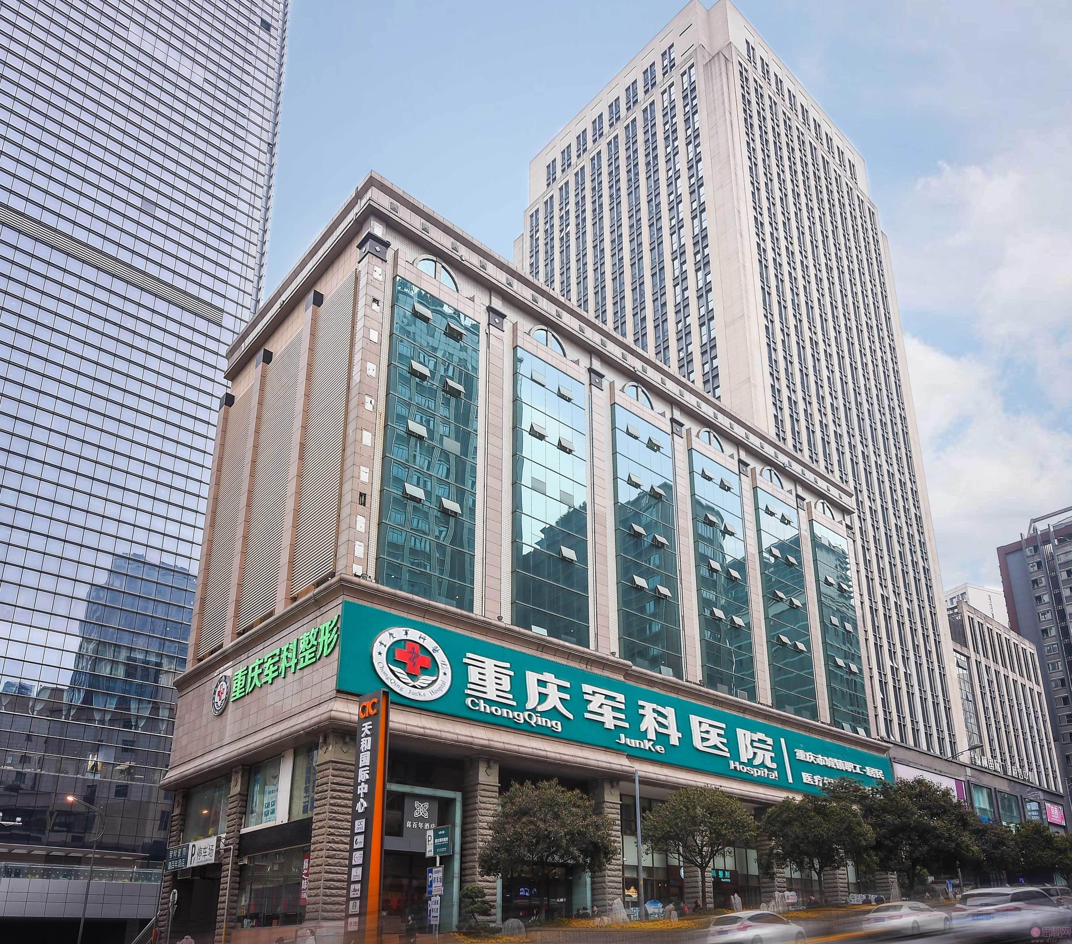 重庆军科赵亚均医生假体隆胸怎么样?附术后案例反馈+2021年价格表曝光